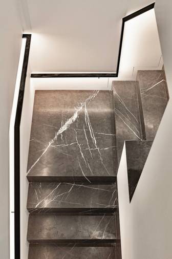Escalier marbre par DJAA Architectes