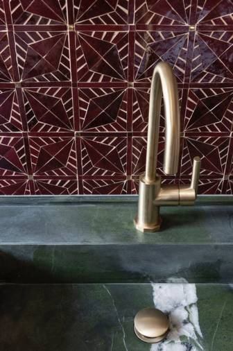 Détail d'un évier de salle de bain par DJAA Architectes