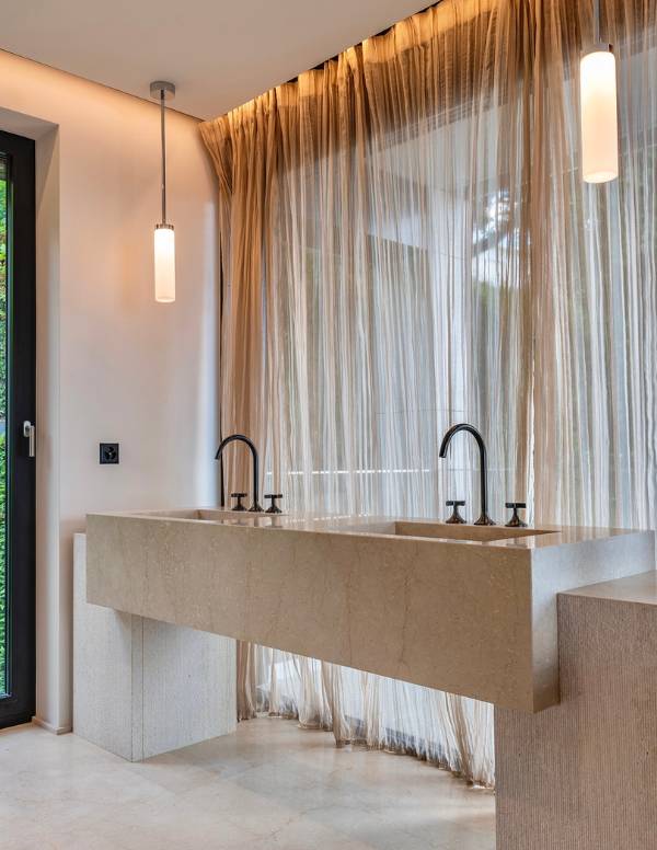 Salle de bain moderne par DJAA Architectes